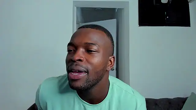 Snapshot of Dylan_Taylor chatting on June 2, 12:07 pm Dylan Taylor online show from June 2, 12:07 pm