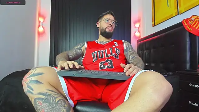 Snapshot of connor_santtos chatting on March 8, 3:13 pm connor santtos online show from March 8, 3:13 pm