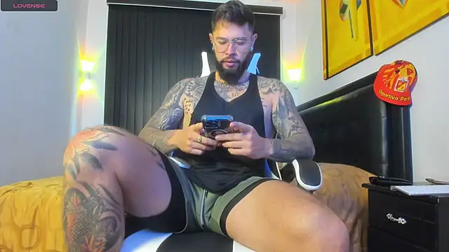 Snapshot of connor_santtos chatting on September 10, 2:39 pm connor santtos online show from September 10, 2:39 pm