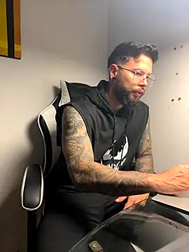 Snapshot of connor_santtos chatting on November 20, 1:11 pm connor santtos online show from November 20, 1:11 pm