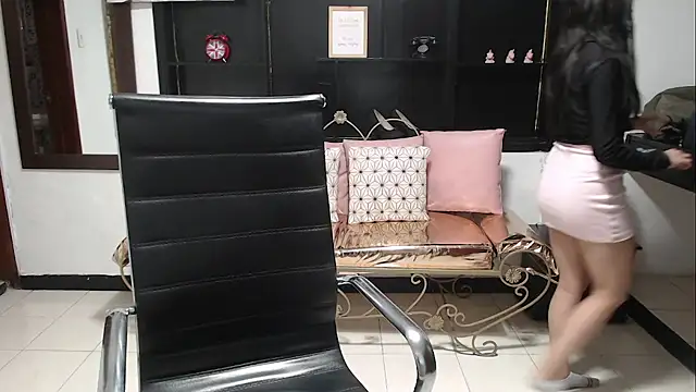 Snapshot of Angela_Diaz_ chatting on December 23, 12:30 pm Angela Diaz online show from December 23, 12:30 pm