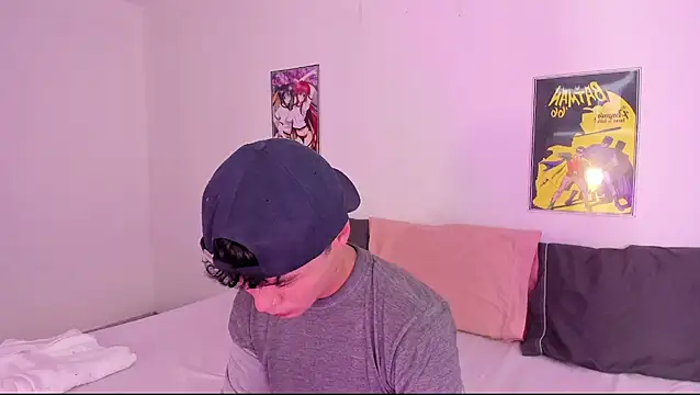 crushnier online show from December 12, 5:04 pm