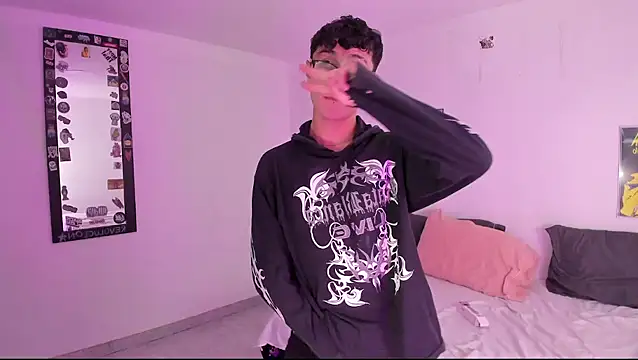 crushnier online show from December 15, 8:25 pm