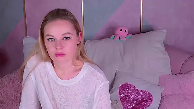 BeatriceEsmont online show from January 29, 1:05 am