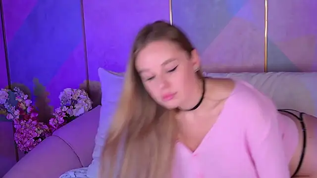 BeatriceEsmont online show from March 21, 1:02 am