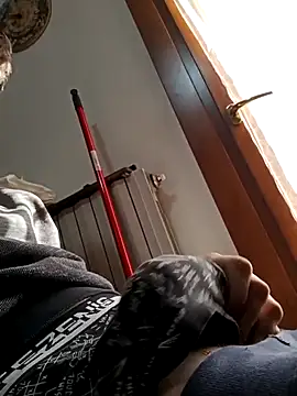 Snapshot of dariodario chatting on February 15, 8:22 am dariodario online show from February 15, 8:22 am