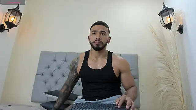 Snapshot of bruno_miller_ chatting on May 22, 9:09 pm bruno miller online show from May 22, 9:09 pm