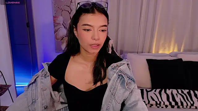 Snapshot of AnabelWolf chatting on June 6, 2:00 pm AnabelWolf online show from June 6, 2:00 pm