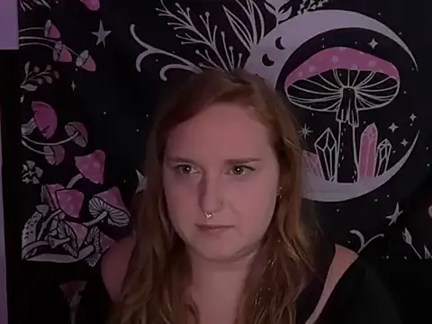 Snapshot of thickgingergoddess chatting on October 6, 3:59 am thickgingergoddess online show from October 6, 3:59 am