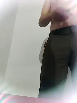 Snapshot of shale26 chatting on December 17, 2:12 am shale26 online show from December 17, 2:12 am