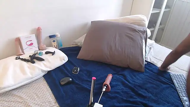 fiitboycam online show from April 10, 10:42 am