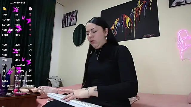 Snapshot of Emily-Hott- chatting on December 19, 12:12 pm Emily-Hott- online show from December 19, 12:12 pm