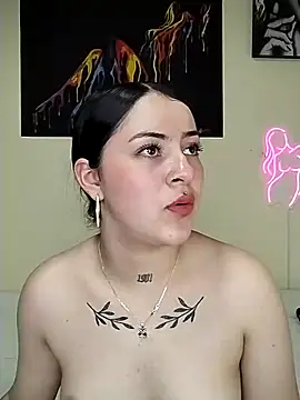 Snapshot of Emily-Hott- chatting on December 27, 6:31 pm Emily-Hott- online show from December 27, 6:31 pm