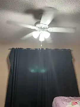 Snapshot of shyfr34k chatting on March 7, 1:53 am shyfr34k online show from March 7, 1:53 am