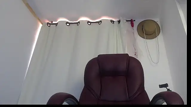 Xileny-Halliwey online show from February 8, 3:59 pm