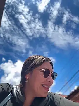 LIZ-06  online show from April 2, 3:42 pm