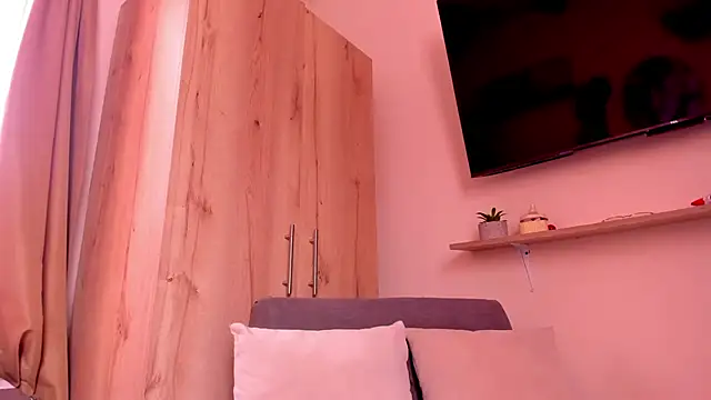 Snapshot of sofiaVelez01 chatting on June 9, 5:57 pm sofiaVelez01 online show from June 9, 5:57 pm