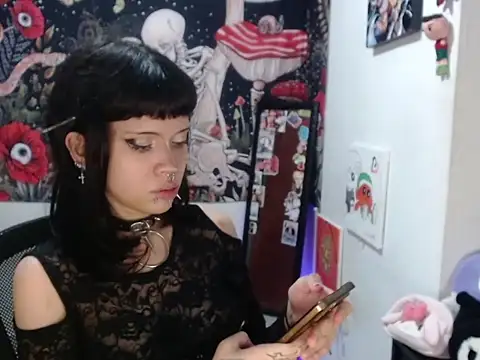 Snapshot of hachi_kitty chatting on April 28, 10:48 pm hachi kitty online show from April 28, 10:48 pm