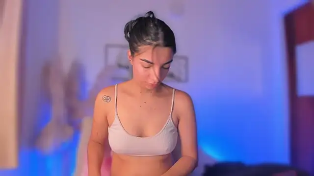 777AylinZ online show from April 7, 1:11 pm