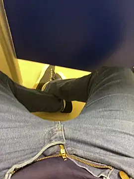 Snapshot of FabioF698 chatting on December 11, 8:50 pm FabioF698 online show from December 11, 8:50 pm