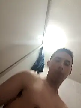 EE9EE9 online show from December 13, 10:02 pm