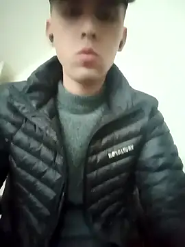 EE9EE9 online show from January 9, 3:26 pm