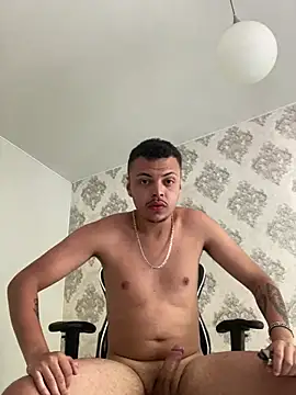 Snapshot of alexxng chatting on January 7, 4:05 pm alexxng online show from January 7, 4:05 pm