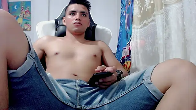 Snapshot of danilo302209 chatting on February 4, 8:28 pm danilo302209 online show from February 4, 8:28 pm