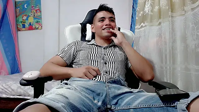 Snapshot of danilo302209 chatting on February 25, 5:04 pm danilo302209 online show from February 25, 5:04 pm