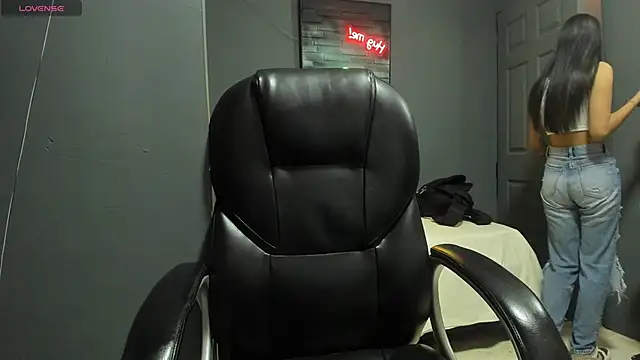 dakota-bright01 online show from February 4, 12:22 pm