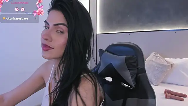 stephanya  online show from April 17, 9:29 pm