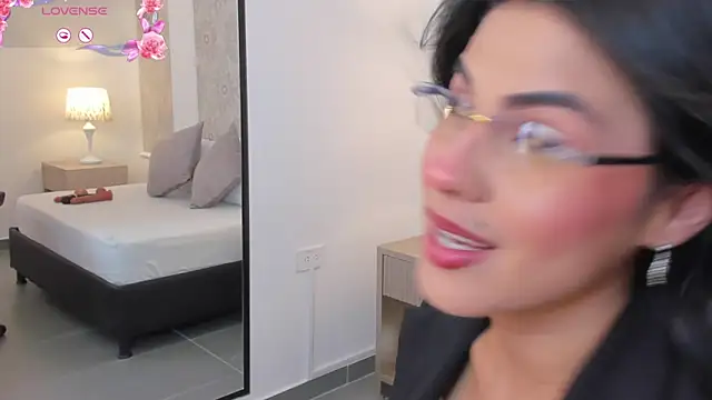 Snapshot of stephanya_ chatting on May 15, 7:32 pm stephanya online show from May 15, 7:32 pm