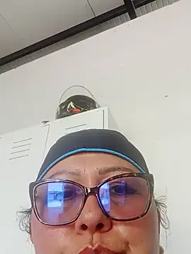 Snapshot of Darly_Gomez chatting on February 18, 3:32 pm Darly Gomez online show from February 18, 3:32 pm