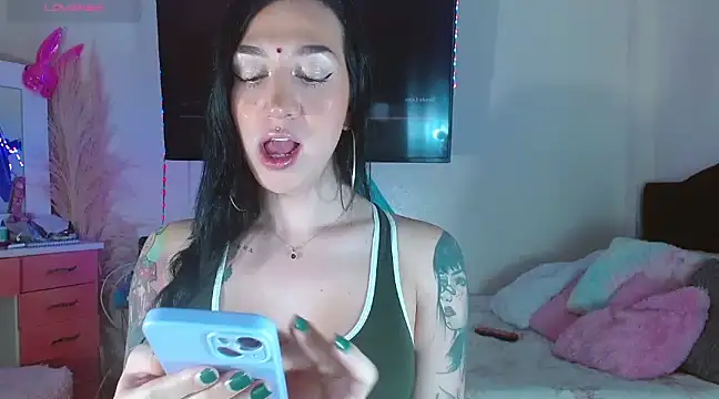 Snapshot of karla_zambrano chatting on February 2, 4:15 am karla zambrano online show from February 2, 4:15 am