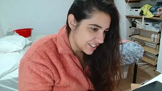 Snapshot of Ursumi1 chatting on May 14, 10:11 am Ursumi1 online show from May 14, 10:11 am
