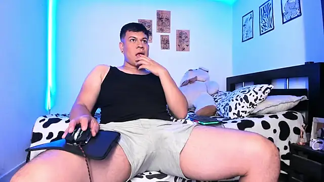 Snapshot of Nicolaskoling chatting on December 14, 2:01 am Nicolaskoling online show from December 14, 2:01 am