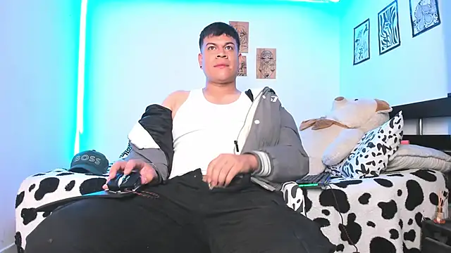 Snapshot of Nicolaskoling chatting on December 15, 3:45 am Nicolaskoling online show from December 15, 3:45 am