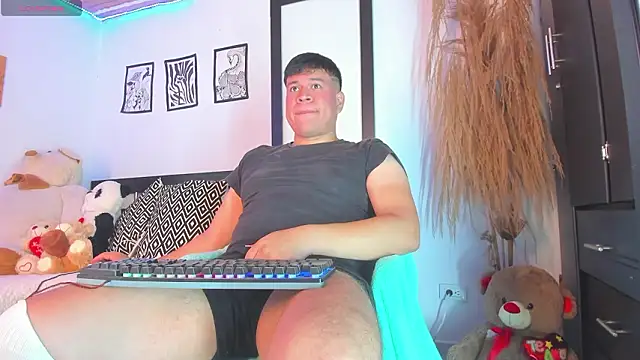 Snapshot of Nicolaskoling chatting on March 28, 1:27 am Nicolaskoling online show from March 28, 1:27 am