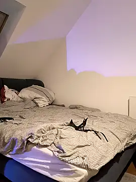 SunbakedMedal71 online show from March 13, 10:27 pm