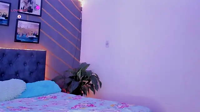 elafranco  online show from December 15, 6:48 pm