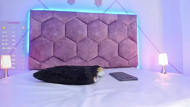 Snapshot of aggy_castel chatting on February 6, 2:44 am aggy castel online show from February 6, 2:44 am