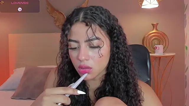 Snapshot of yaya23x chatting on June 6, 2:33 pm yaya23x online show from June 6, 2:33 pm