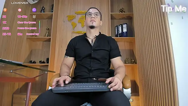 Snapshot of JoshMillerr_ chatting on July 17, 11:50 am JoshMillerr online show from July 17, 11:50 am
