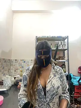 Snapshot of HoneyBearCpl chatting on February 1, 2:45 pm HoneyBearCpl online show from February 1, 2:45 pm