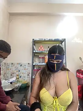 Snapshot of HoneyBearCpl chatting on February 2, 8:57 am HoneyBearCpl online show from February 2, 8:57 am