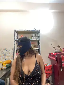 Snapshot of HoneyBearCpl chatting on February 8, 4:14 pm HoneyBearCpl online show from February 8, 4:14 pm