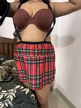 Snapshot of HoneyBearCpl chatting on October 9, 4:05 pm HoneyBearCpl online show from October 9, 4:05 pm