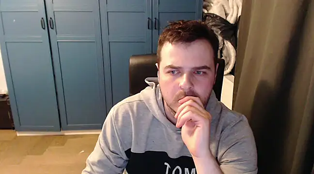 CuteMan33 online show from March 5, 8:42 pm