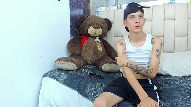 Snapshot of Bi_Latin_Boys1 chatting on December 28, 11:52 am Bi Latin Boys1 online show from December 28, 11:52 am