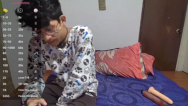 Snapshot of Sweet_c4mer0n chatting on October 31, 8:26 am Sweet c4mer0n online show from October 31, 8:26 am